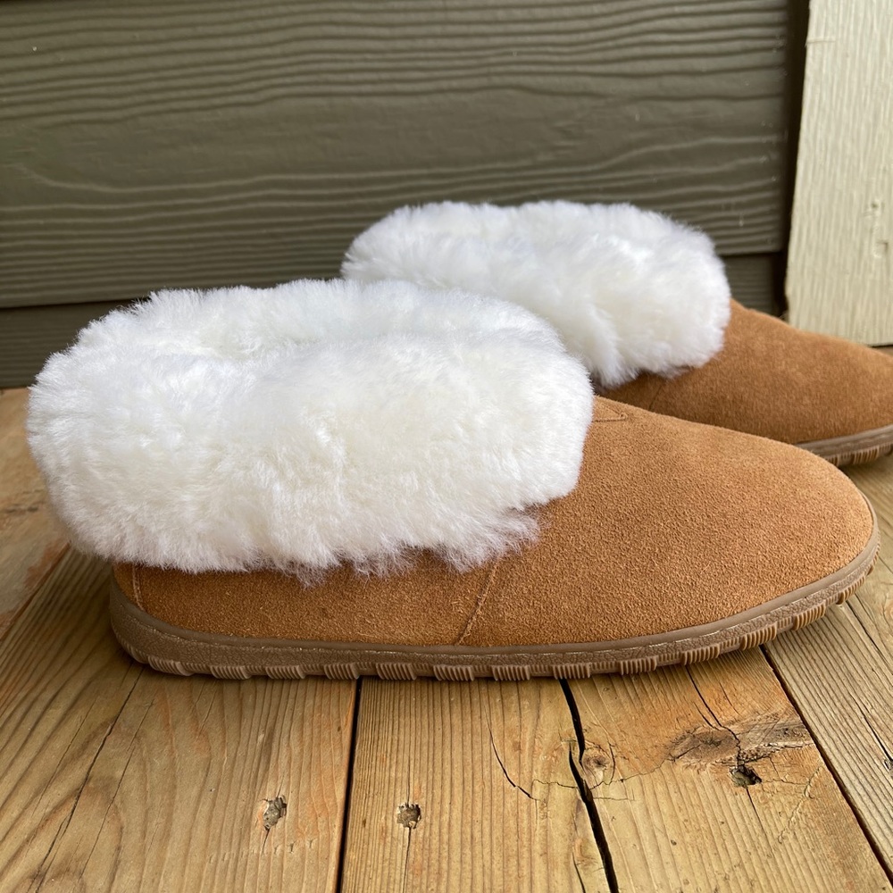 RJS FUZZIES LAMBSKIN FUR WARM COZY SLIPPERS.